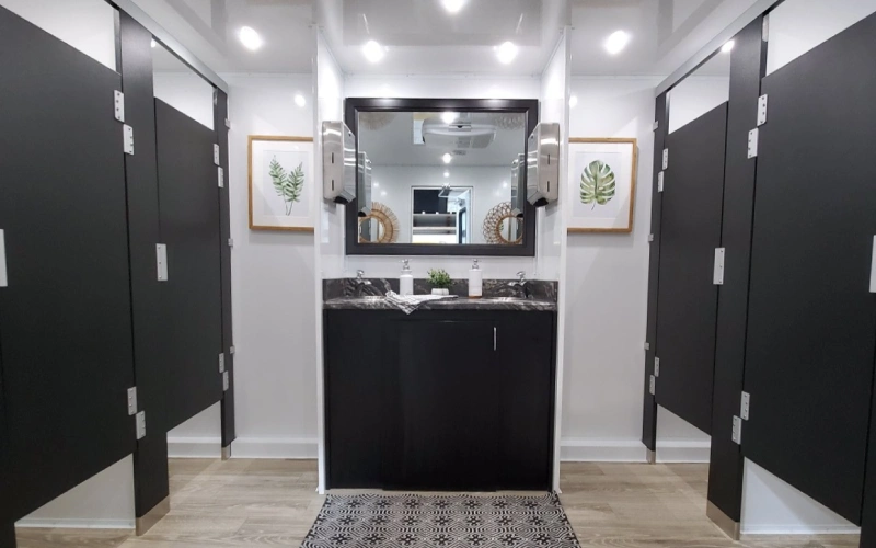 portable bathroom rental